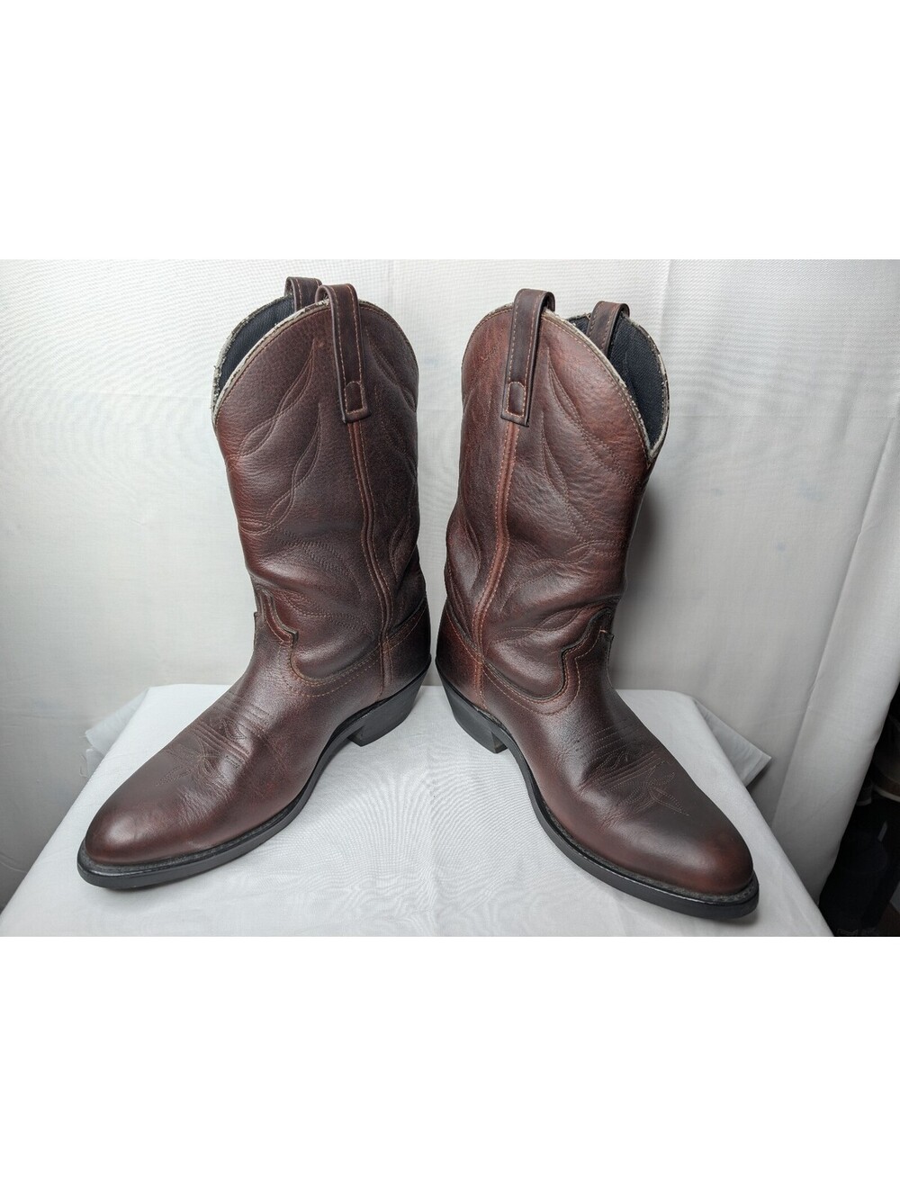 Laredo men's cowboy boots size 9 dark brown